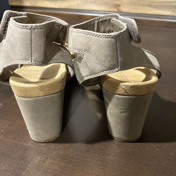 Lucky Brand Tan Leather Adjustable Strap Sandals - Picture 4 of 12